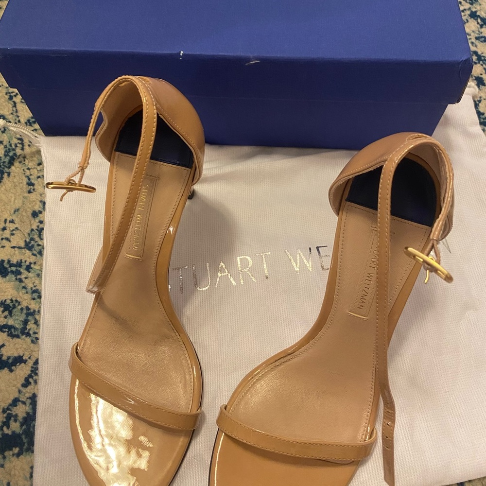 Stuart Weitzman
Nudistsong 100mm Leather Heeled Sandals in Adobe
